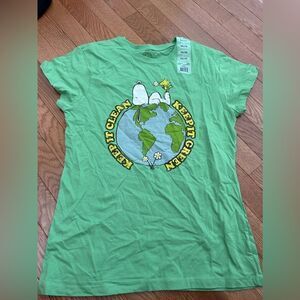 Juniors Peanuts Snoopy Keep It Green Tshirt NWT